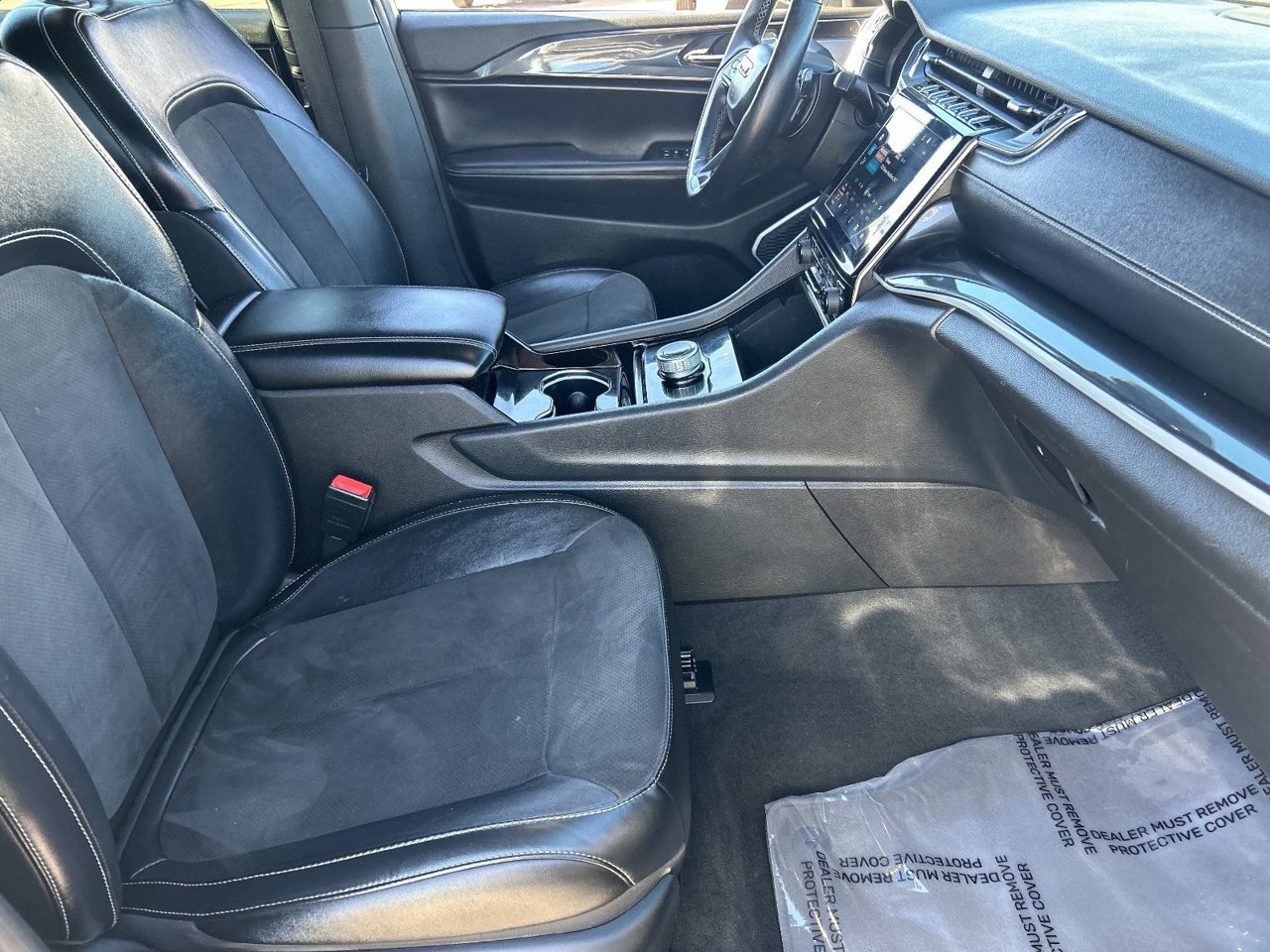 Used 2022 Jeep Grand Cherokee L Laredo RWD image 12