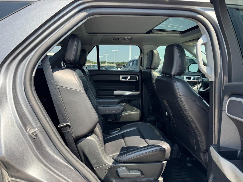 Used 2021 Ford Explorer XLT w/ Equipment Group 202A AWD/4WD image 10