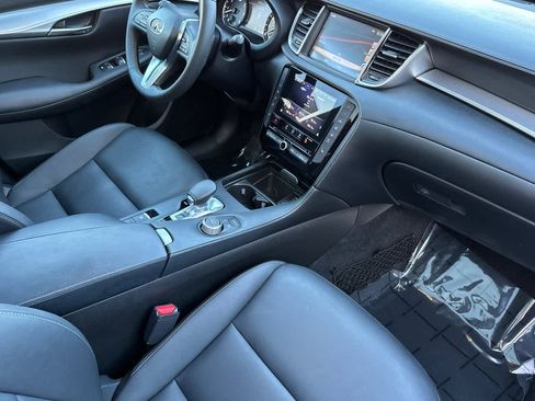Used 2019 INFINITI QX50 Luxe w/ Navigation Package image 17
