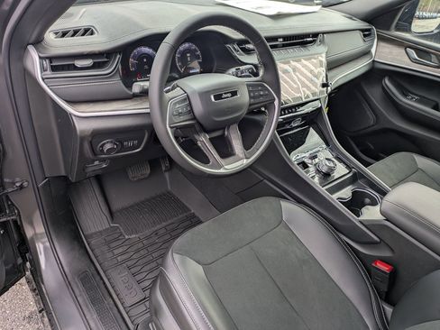 New 2026 Jeep Grand Cherokee Altitude AWD/4WD image 9