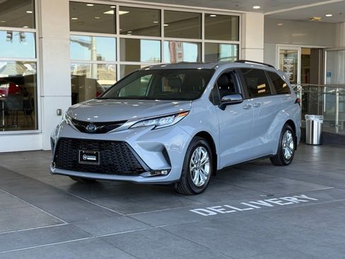 Certified 2023 Toyota Sienna XSE image 2