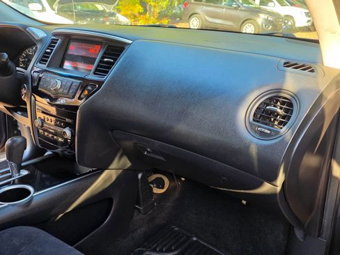 Used 2015 Nissan Pathfinder S image 17
