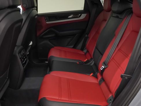 Certified 2026 Porsche Cayenne E-Hybrid Coupe AWD/4WD image 11