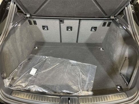 Used 2025 Porsche Macan image 18