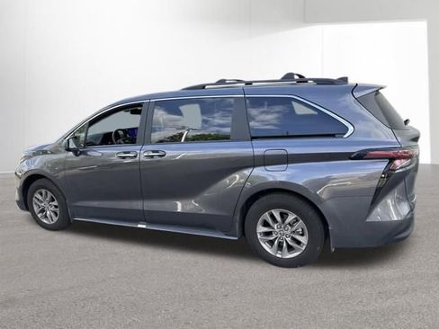 Used 2025 Toyota Sienna XLE w/ XLE Plus Package AWD/4WD image 11