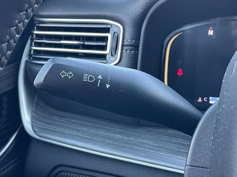 Certified 2024 Jeep Wagoneer Series II w/ Flexible Seating Group image 33