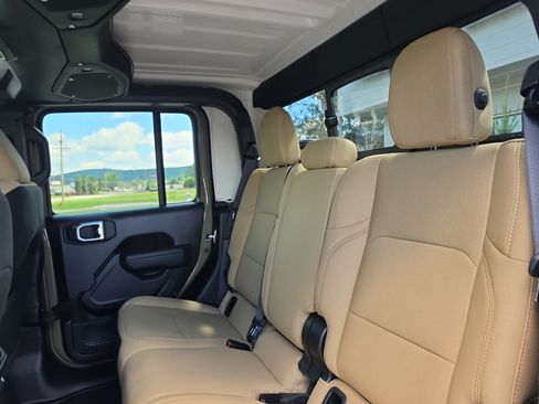 New 2026 Jeep Gladiator Willys AWD/4WD image 15