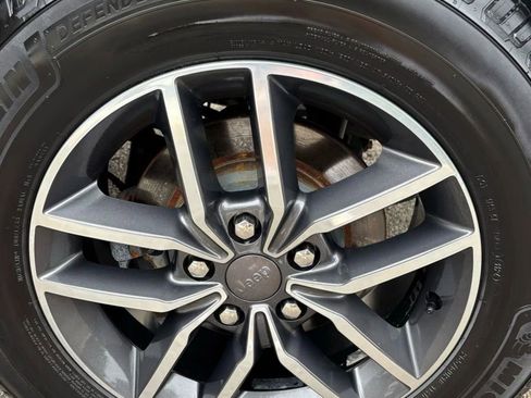 Used 2019 Jeep Grand Cherokee Limited image 28