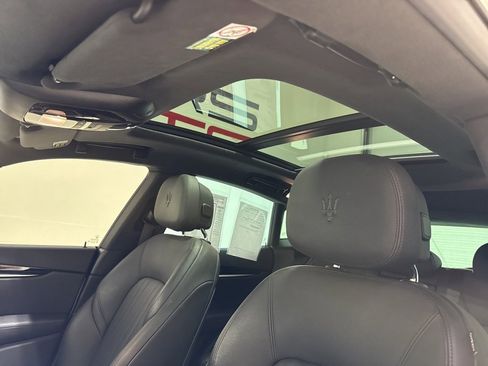 Used 2021 Maserati Levante image 16