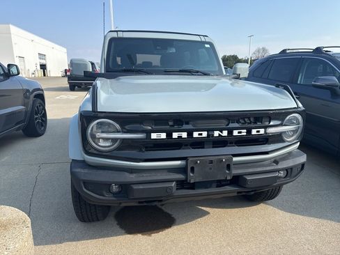 Used 2023 Ford Bronco Outer Banks image 2