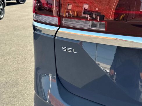 Certified 2025 Volkswagen Atlas SEL Premium R-Line image 6