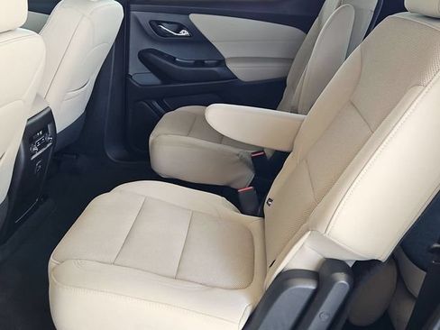 Used 2023 Chevrolet Traverse LT FWD image 24