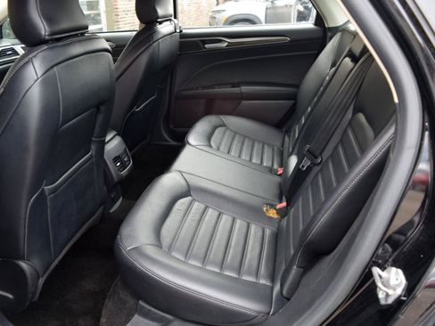 Used 2017 Ford Fusion SE w/ Fusion SE Technology Package FWD image 32