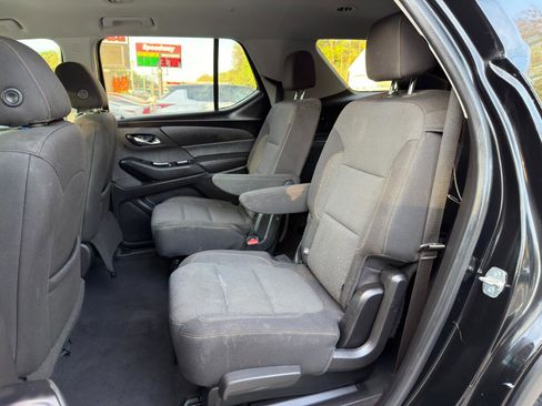 Used 2020 Chevrolet Traverse LT image 11