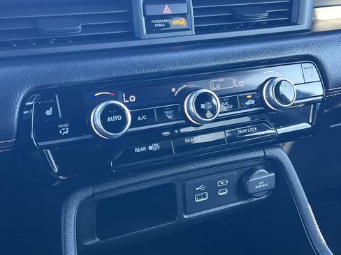 Used 2023 Honda Pilot TrailSport image 16