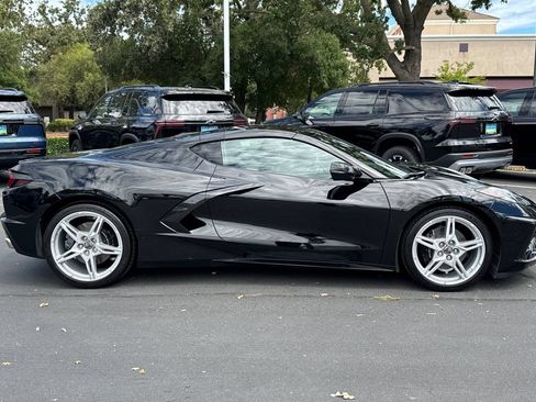 Used 2025 Chevrolet Corvette Stingray Premium Cpe w/ 3LT RWD image 2