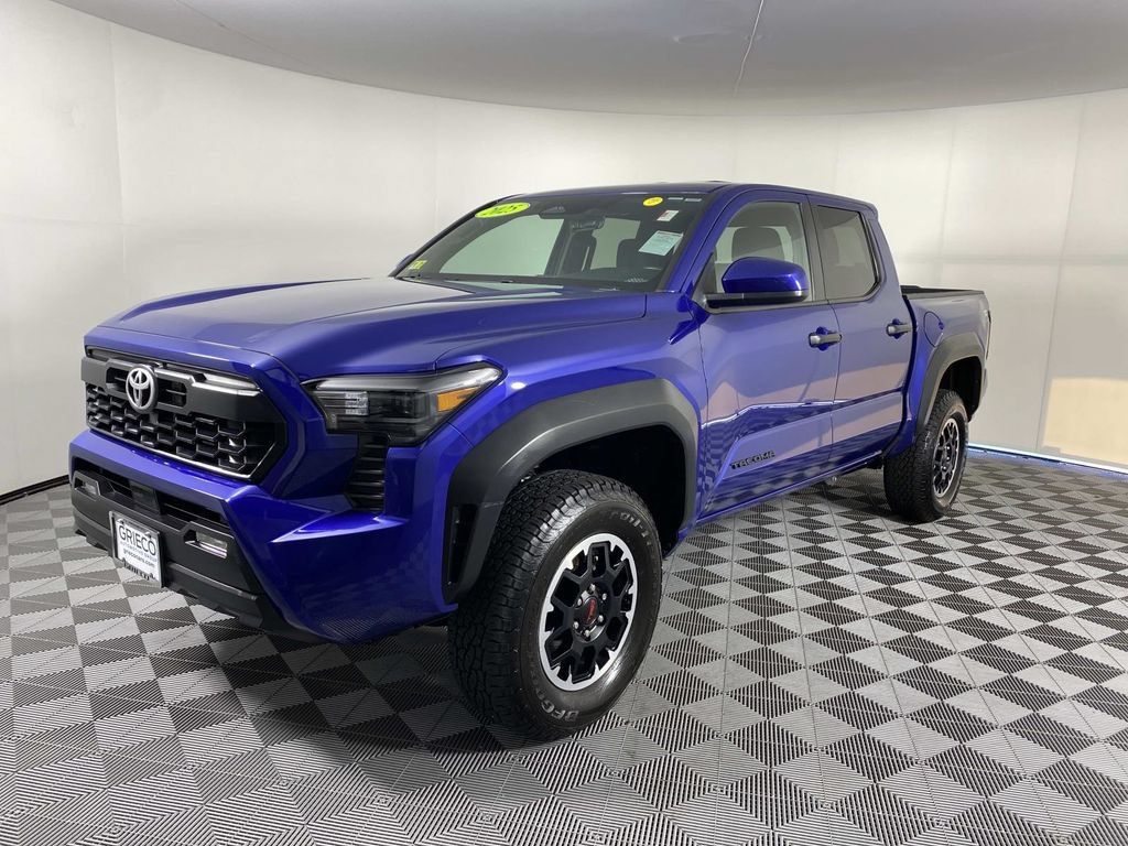 Used 2025 Toyota Tacoma TRD Off-Road AWD/4WD image 4