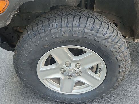 Used 2022 Jeep Gladiator Sport AWD/4WD image 5