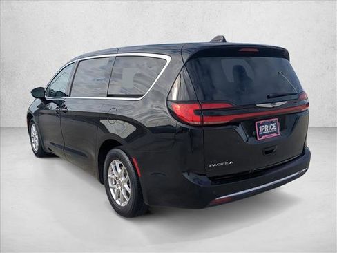 Used 2024 Chrysler Pacifica Touring-L image 8
