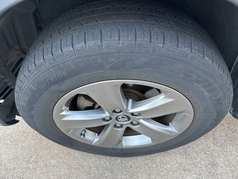 Used 2015 Toyota RAV4 XLE image 22