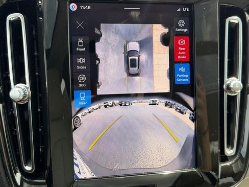 Certified 2026 Volvo XC40 B5 Plus AWD/4WD image 21