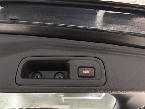 Used 2019 Honda Pilot Touring image 32