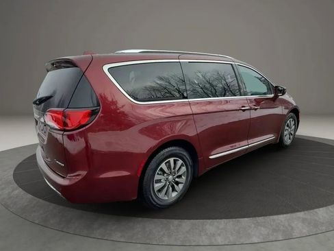 Used 2020 Chrysler Pacifica Touring-L FWD image 5