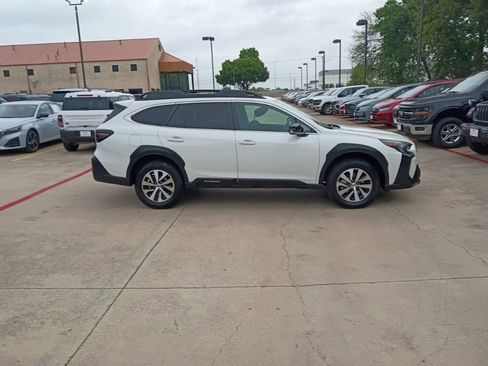 Used 2025 Subaru Outback Premium image 7
