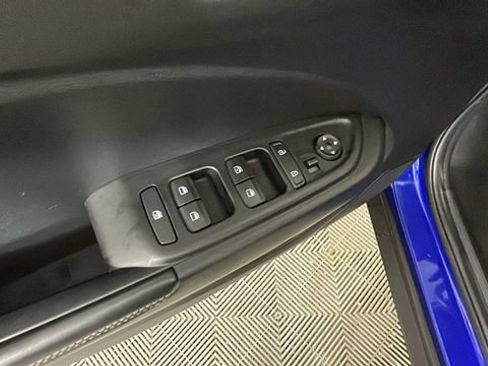 Used 2024 Hyundai Venue Limited FWD image 11