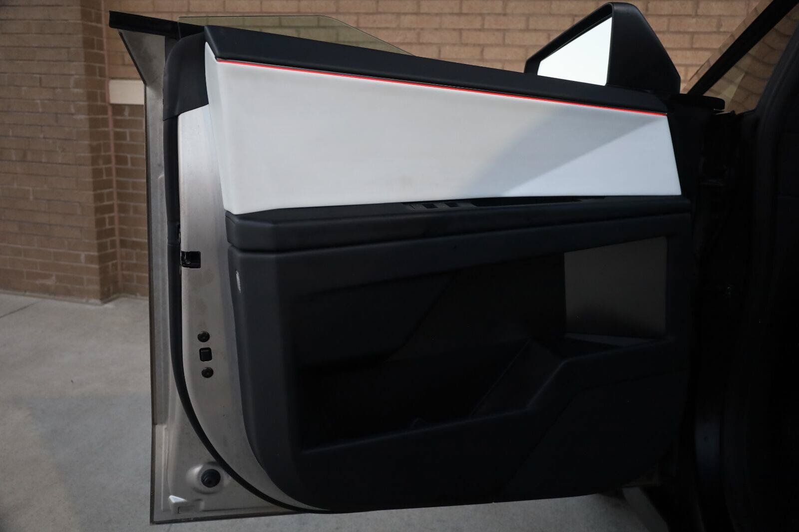 Used 2024 Tesla Cybertruck AWD Crew Cab image 15