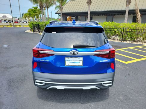 Used 2021 Kia Seltos SX w/ SX Sunroof Package AWD/4WD image 7