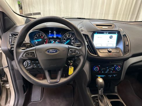 Used 2017 Ford Escape SE w/ Equipment Group 201A AWD/4WD image 3