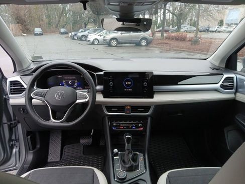 New 2025 Volkswagen Taos SE image 12