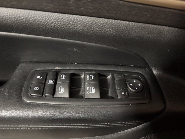 Used 2016 Jeep Grand Cherokee Laredo w/ Quick Order Package 23E AWD/4WD image 18