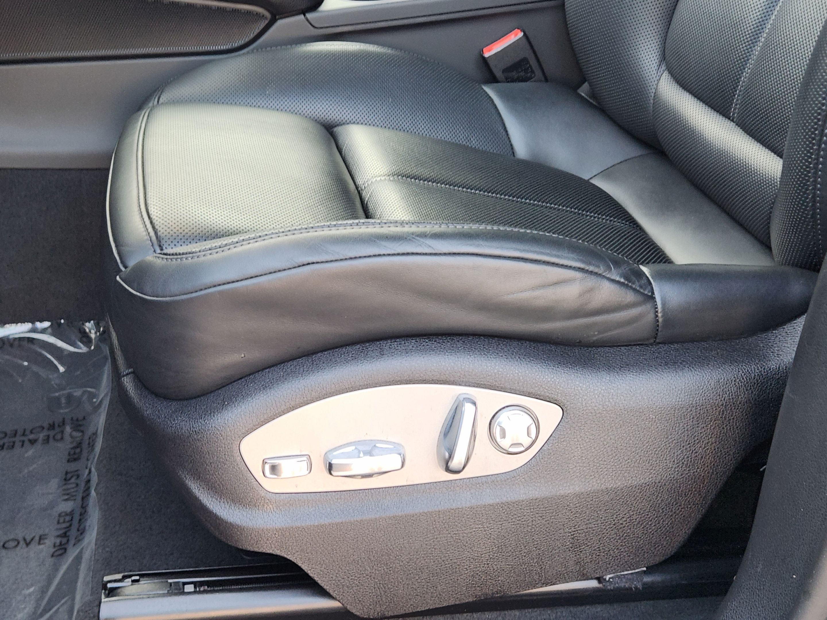 Used 2024 Porsche Macan AWD/4WD image 18