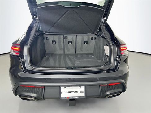 Used 2026 Porsche Macan Turbo AWD/4WD image 36