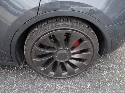 Used 2022 Tesla Model Y Performance image 7