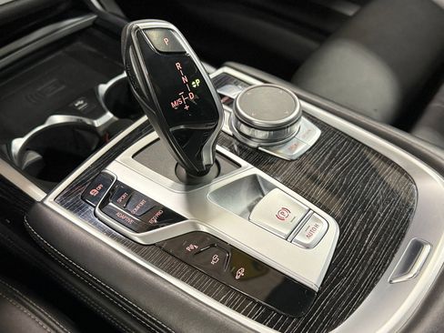 Used 2020 BMW 750i xDrive w/ Executive Package image 37