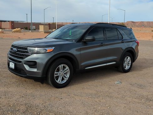 Used 2022 Ford Explorer XLT image 7