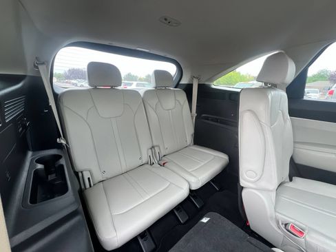 Used 2023 Kia Sorento EX AWD/4WD image 26