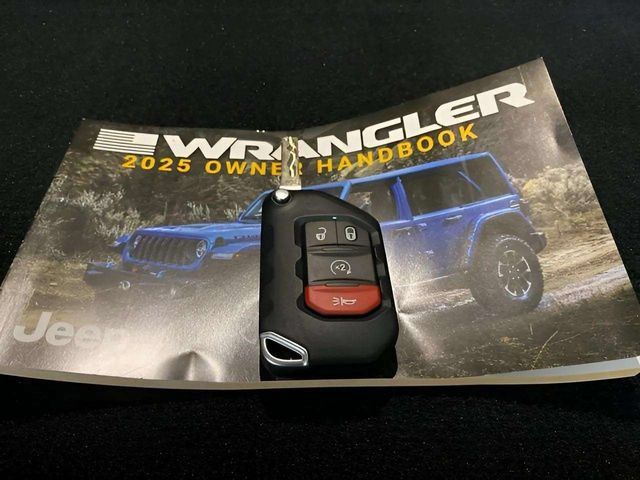 Used 2025 Jeep Wrangler Unlimited Sahara w/ Safety Group AWD/4WD image 91