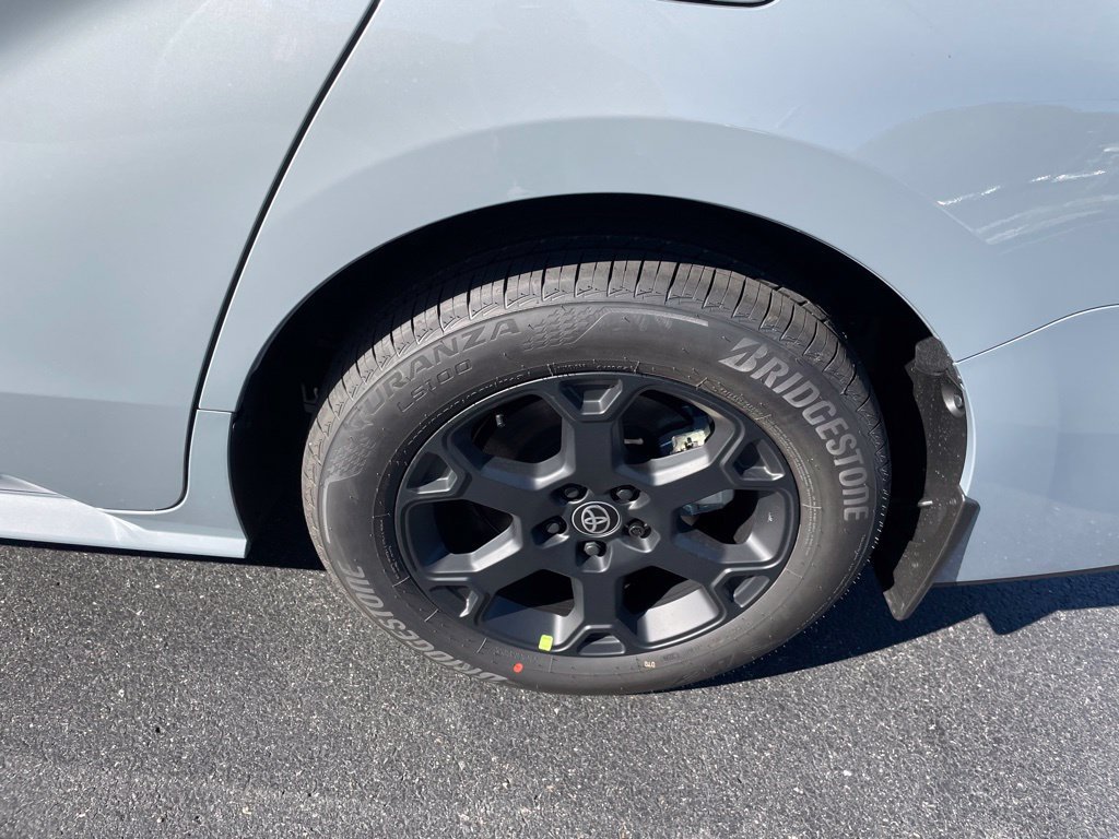 New 2026 Toyota Sienna XLE Woodland Edition AWD/4WD image 10