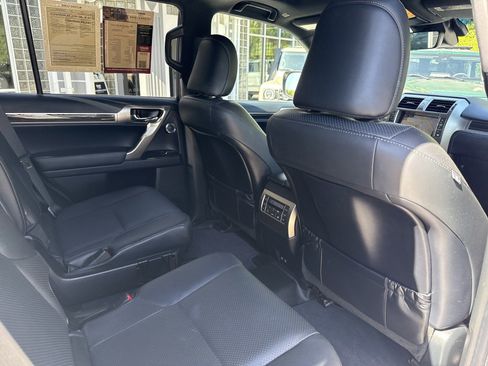 Used 2021 Lexus GX 460 Luxury w/ Sport Design Package AWD/4WD image 30