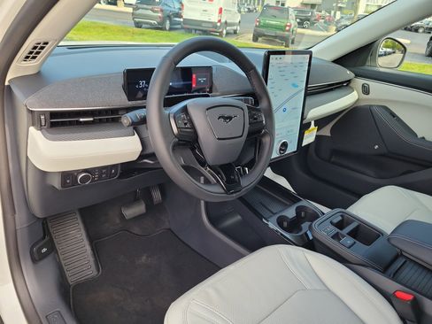 New 2025 Ford Mustang Mach-E Premium image 18
