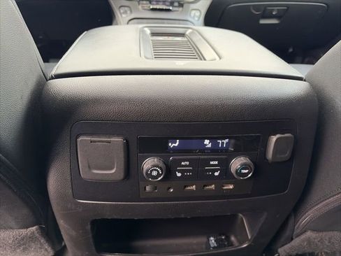 Used 2020 Chevrolet Suburban Premier AWD/4WD image 12