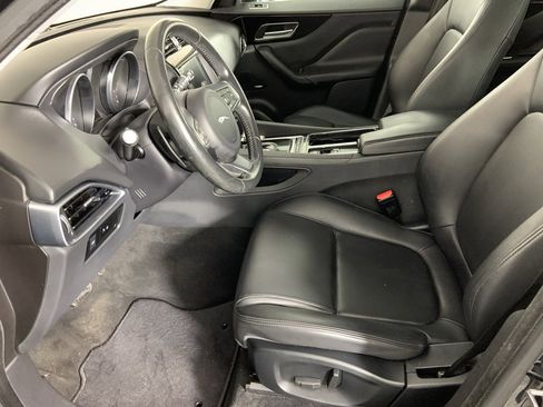 Used 2018 Jaguar F-PACE Premium image 15