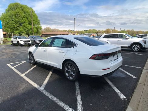 Certified 2024 Honda Accord EX image 11
