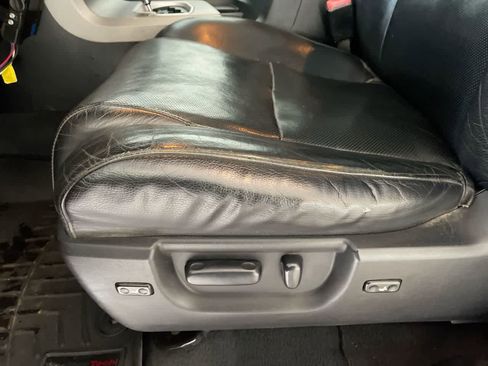 Used 2013 Toyota Tundra Platinum image 12