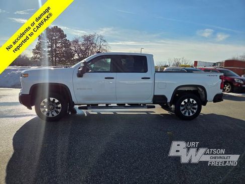Used 2024 Chevrolet Silverado 2500 Custom w/ Custom Value Package image 3