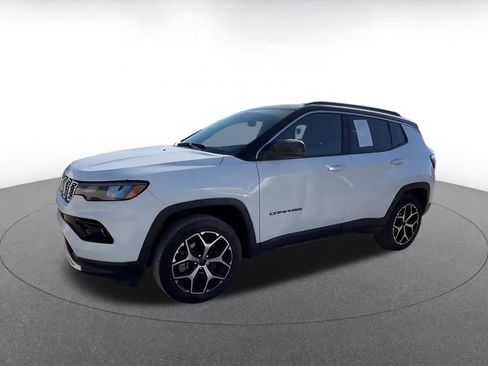 Used 2025 Jeep Compass Limited image 8